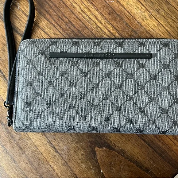 Steve Madden | Bags | Steve Madden Black And Gray Patterned  display picture 1